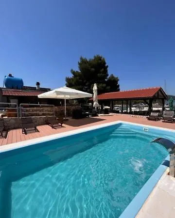 House Sofia - & Tavern Bain, Free Transport, Pool, Island Of Zut - Kornati Ferienhaus