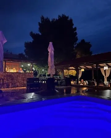House Sofia - & Tavern Bain, Free Transport, Pool, Island Of Zut - Kornati Ferienhaus *