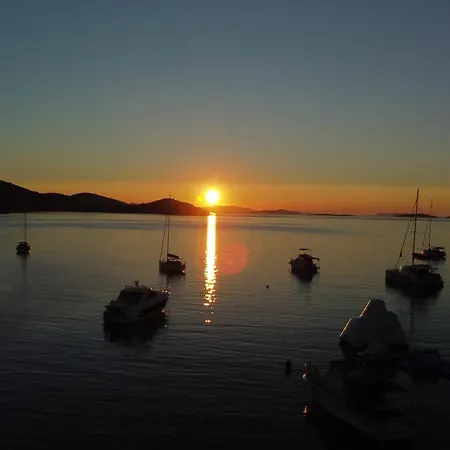 House Sofia - & Tavern Bain, Free Transport, Pool, Island Of Zut - Kornati Pristanisce