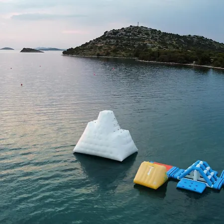Ferienhaus House Sofia - & Tavern Bain, Free Transport, Pool, Island Of Zut - Kornati *