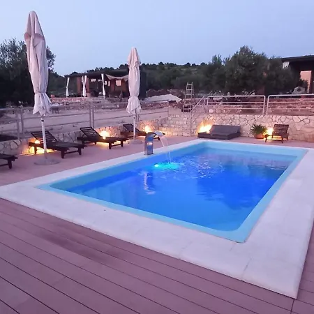 Ferienhaus House Sofia - & Tavern Bain, Free Transport, Pool, Island Of Zut - Kornati